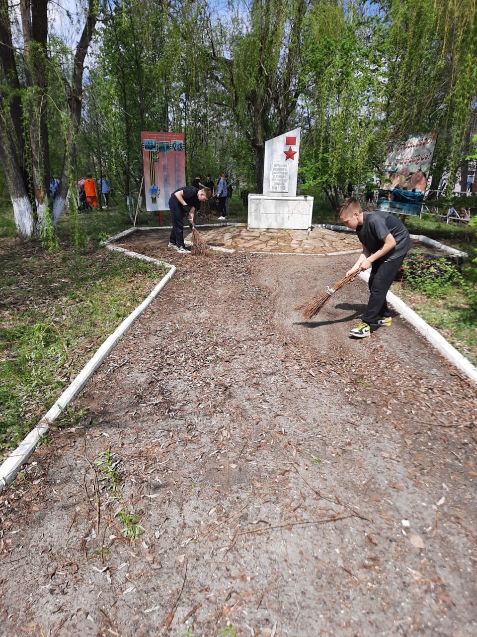 АКЦИЯ &amp;quot; БЛАГОУСТРОЙСТВО ПАМЯТНИКА ЗАЩИТНИКАМ ОТЕЧЕСТВА&amp;quot;.